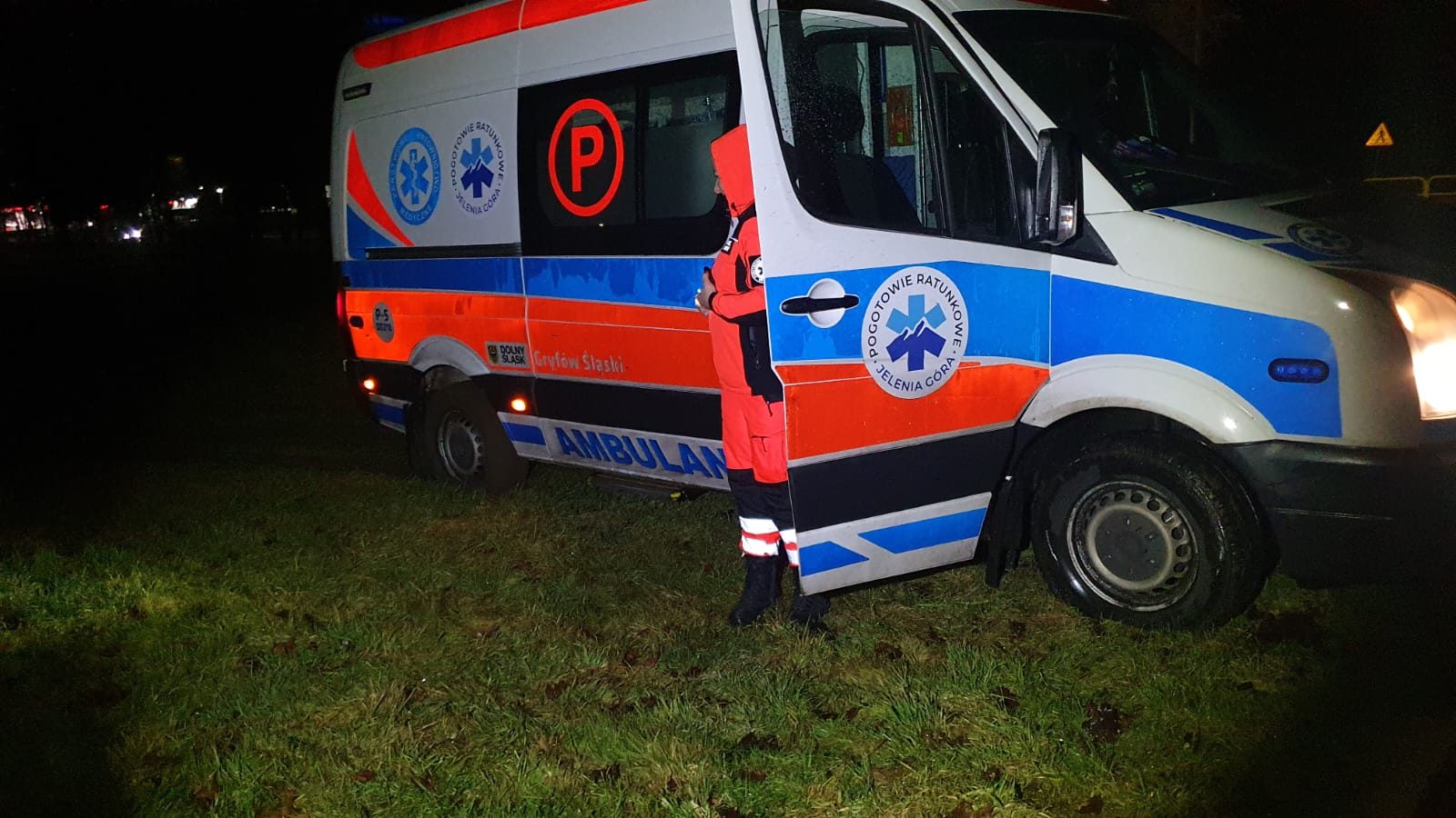 Gryfowscy strażacy pomogli wyjechać ratownikom