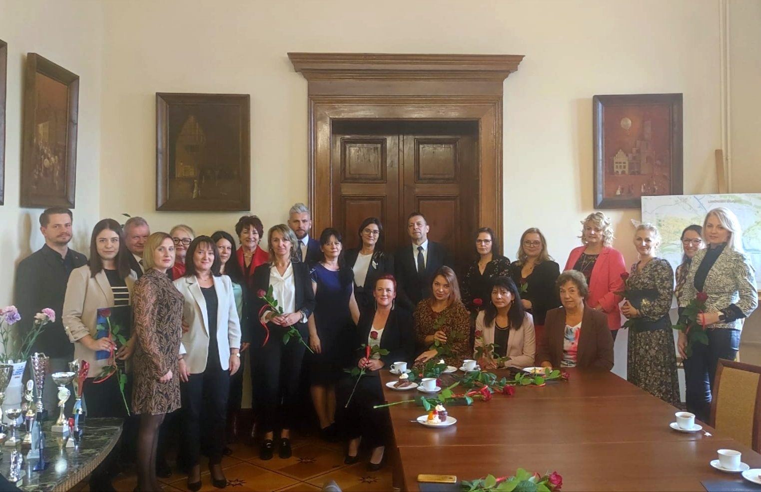 Burmistrz wynagrodziła nauczycieli z okazji ich dnia