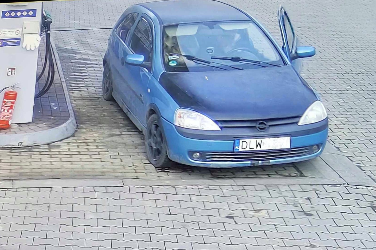 Ukradł paliwo w Świerzawie. Czytelniczka: auto na lwóweckich blachach