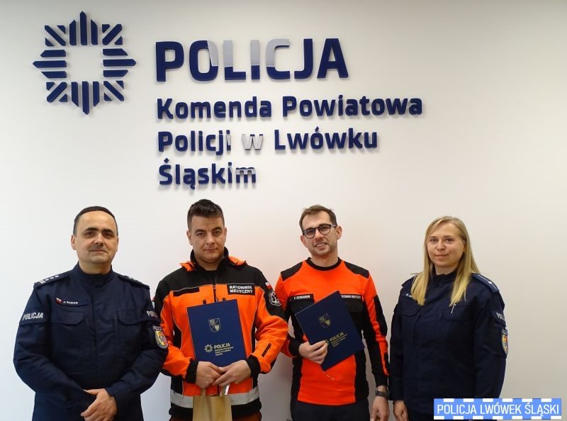 Podziękowania dla ratowników medycznych za przeprowadzone szkolenie dla policjantów i pracowników lwóweckiej Policji