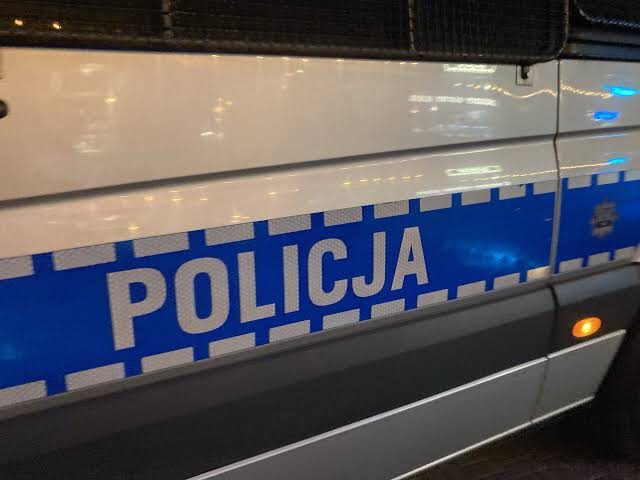 Poszukiwany 39-latek zatrzymany na hulajnodze. Miał przy sobie narkotyki