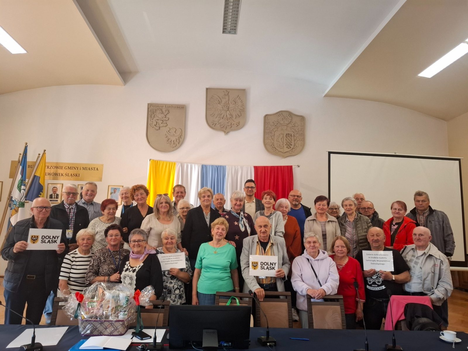 Seniorzy z Wlenia odwiedzili Lwówek Śląski. Spotkanie z Radą Seniorów i wycieczka po regionie