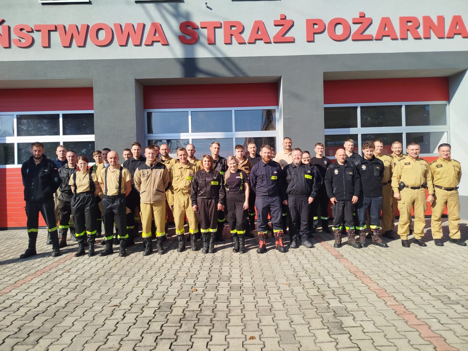 Strażacy OSP z powiatu lwóweckiego szkolili się na dowódców. 28 osób ukończyło kurs