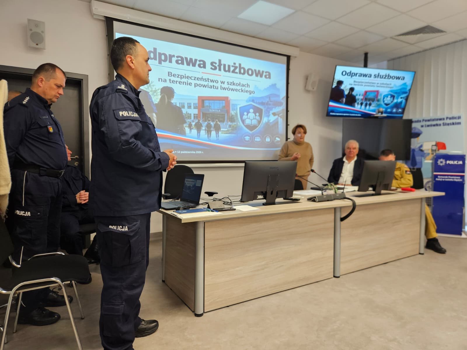 Bezpieczeństwo w szkołach powiatu lwóweckiego. Policja zapowiada wzmożone kontrole